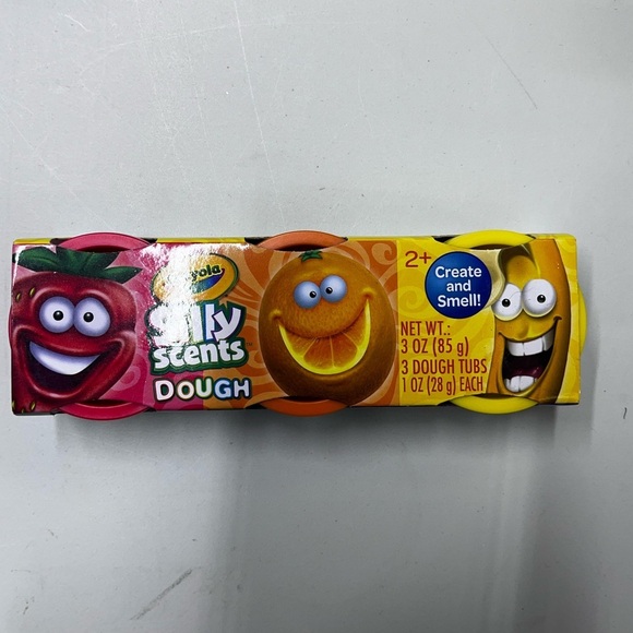 NEW Crayola Silly Scents Dough 2+ Red/Orange/Yellow - Picture 2 of 6